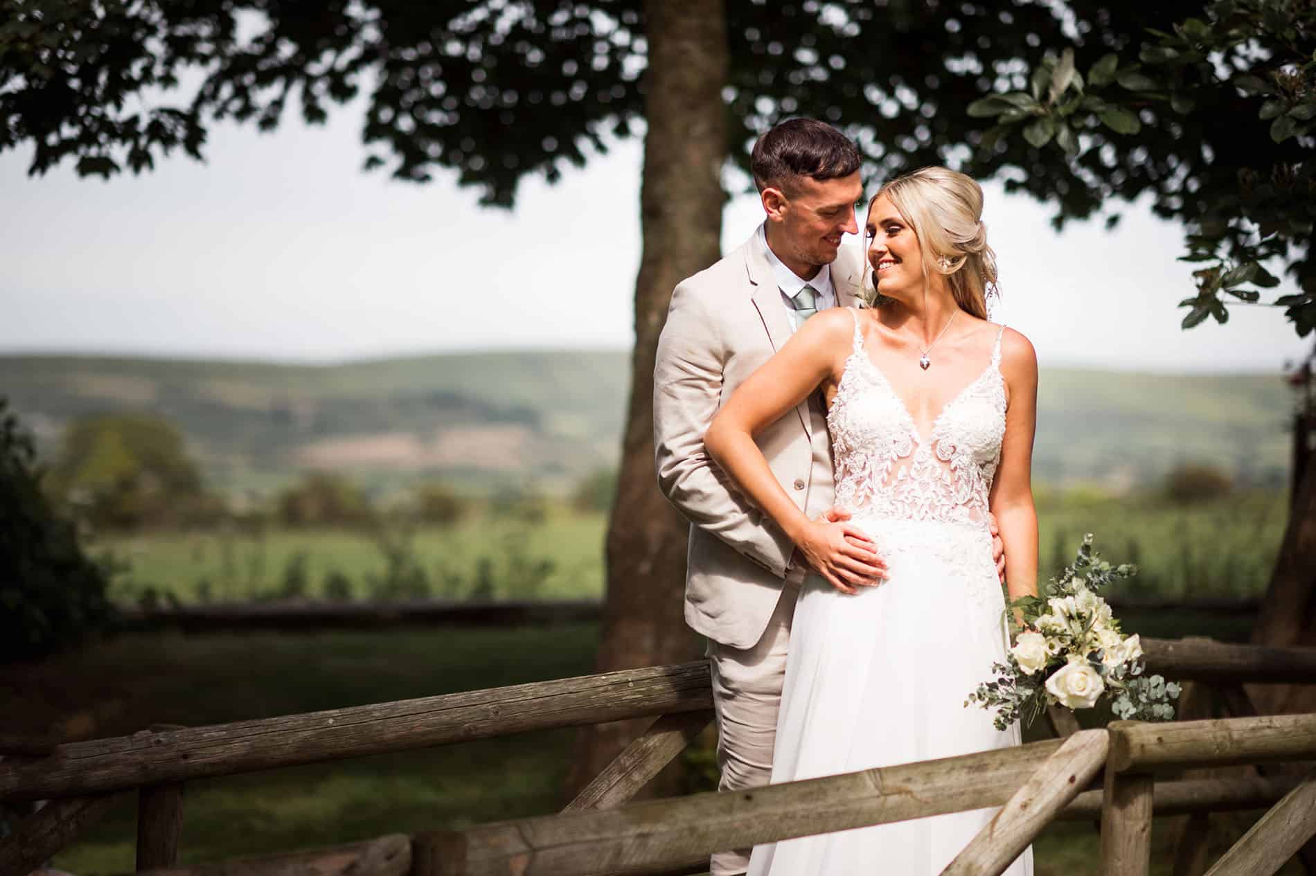 Charlotte & Josh // Kingston Country Courtyard