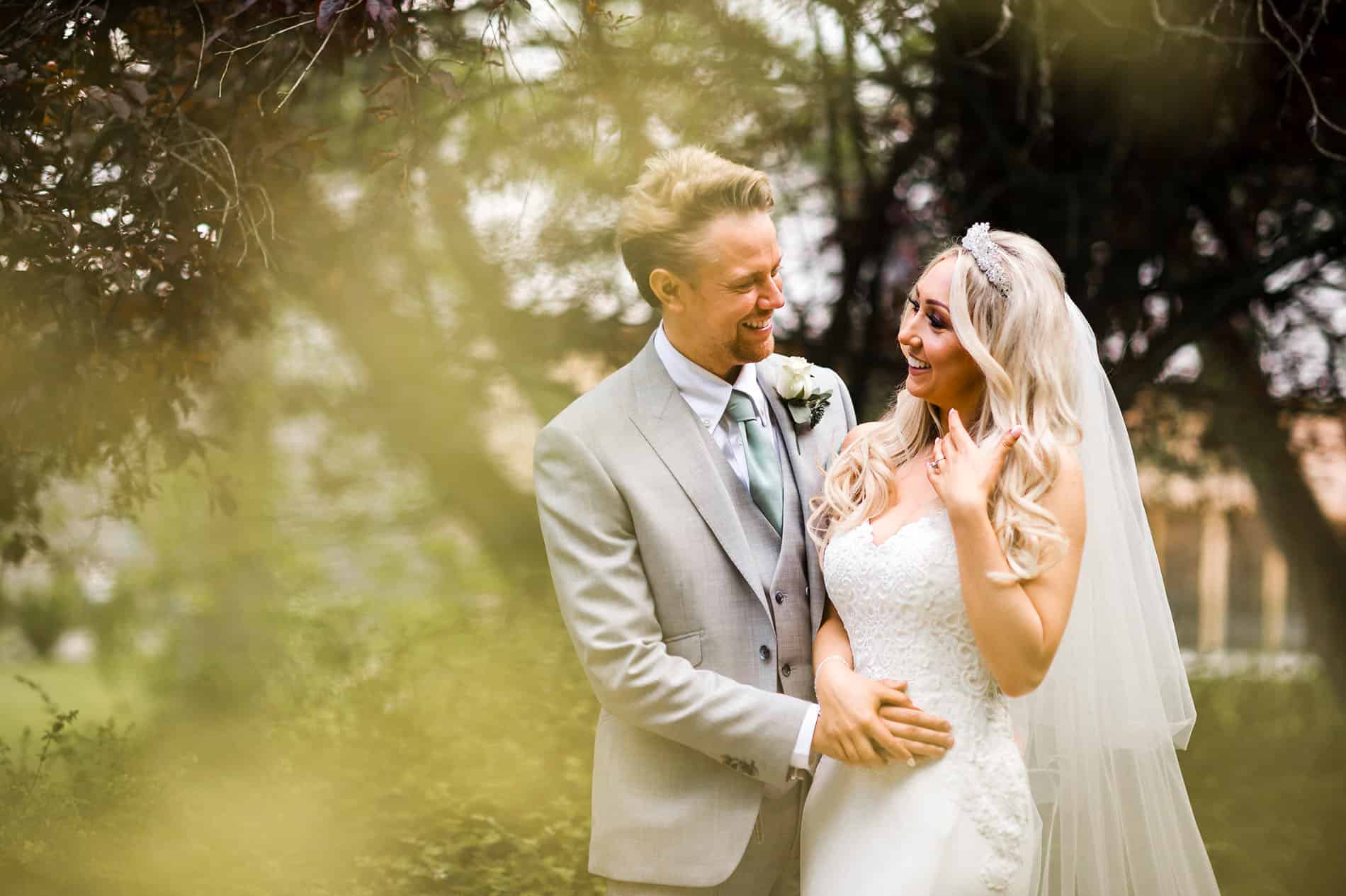 sammi dan mill barns wedding photography philip james